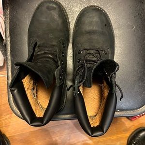 women’s black Timberland boots gently worn minimal scuffs